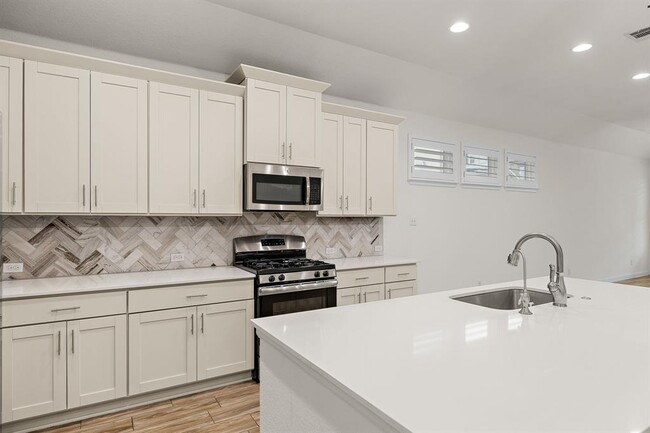 Building Photo - 121 San Domenico Cv