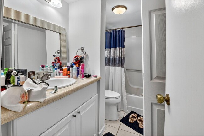 Building Photo - 21894 Lake Forest Cir