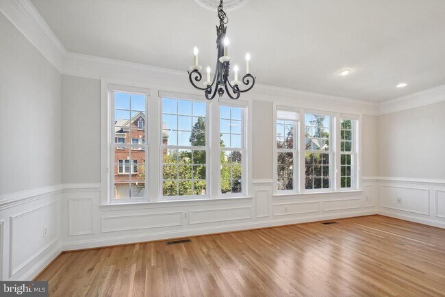 Building Photo - 47581 Royal Burnham Terrace