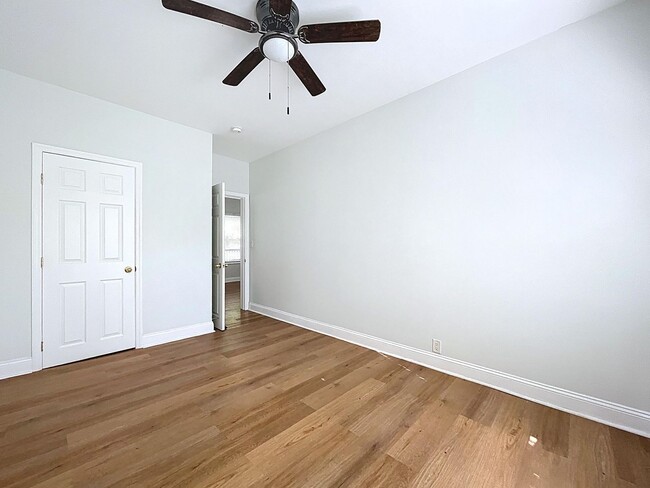 Building Photo - 1/1 in Central Lakeland with a great side ...