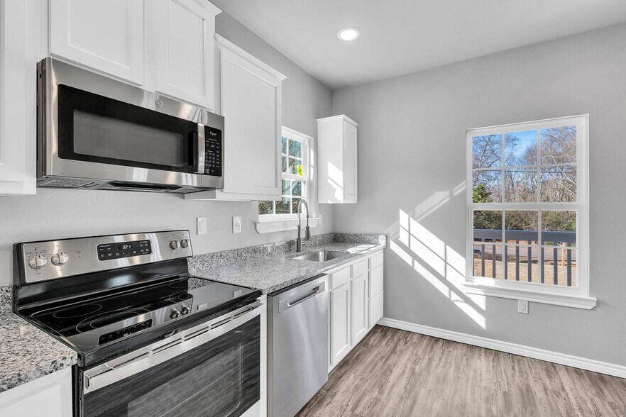 Building Photo - 518 Ranier Dr