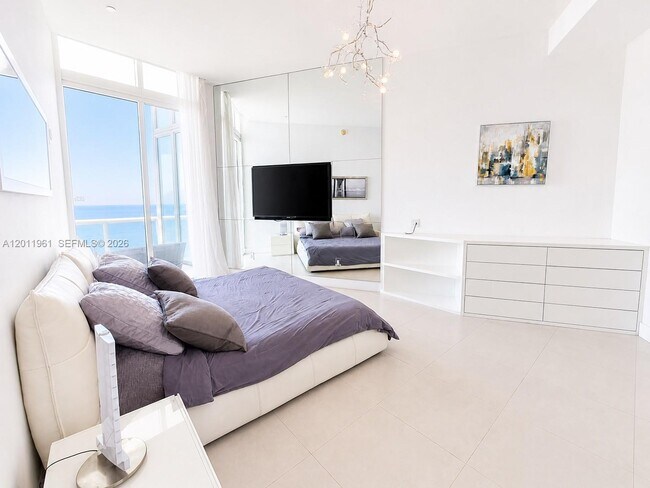 Building Photo - 15901 Collins Ave