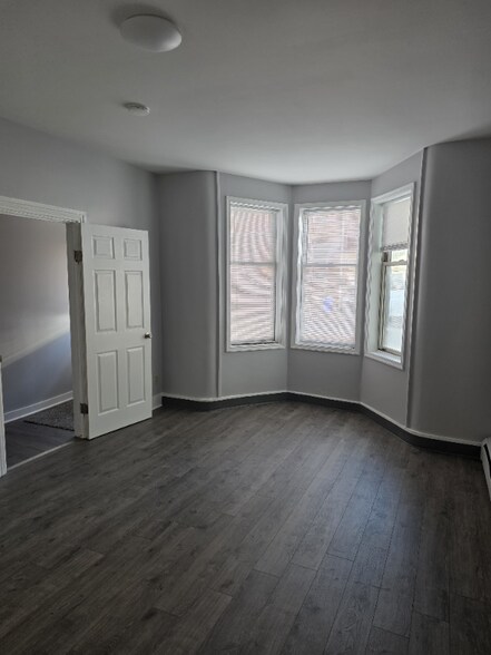 Building Photo - 32 N Earl St