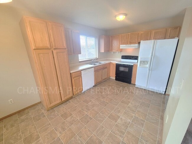 Building Photo - COZY 3 BD, 2 BA HOUSE IN NORTHWEST SIOUX FALLS!