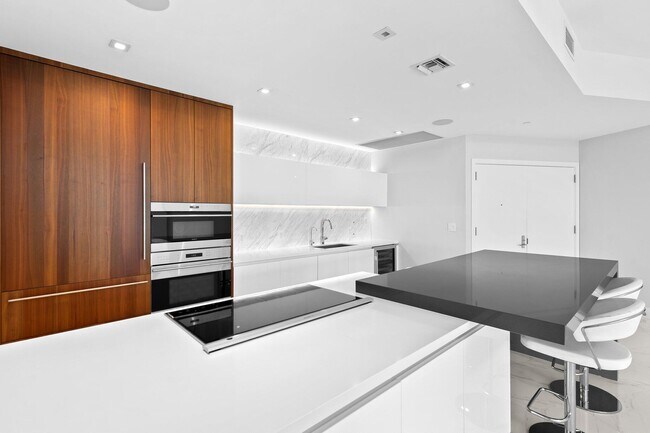 Building Photo - 701 N Fort Lauderdale Beach Blvd