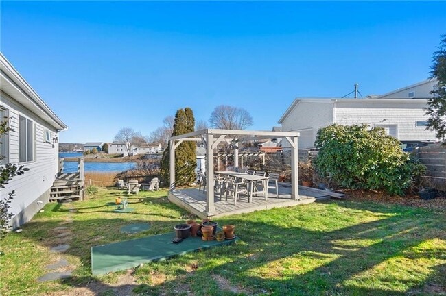 Building Photo - 15 Cedar Ave