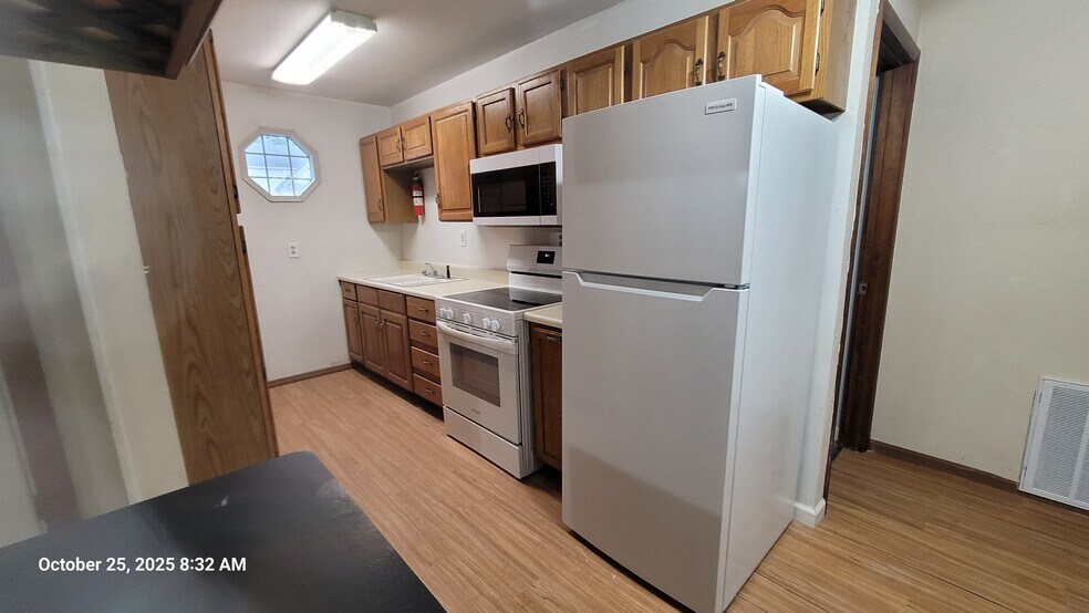 Building Photo - 1038 9th St