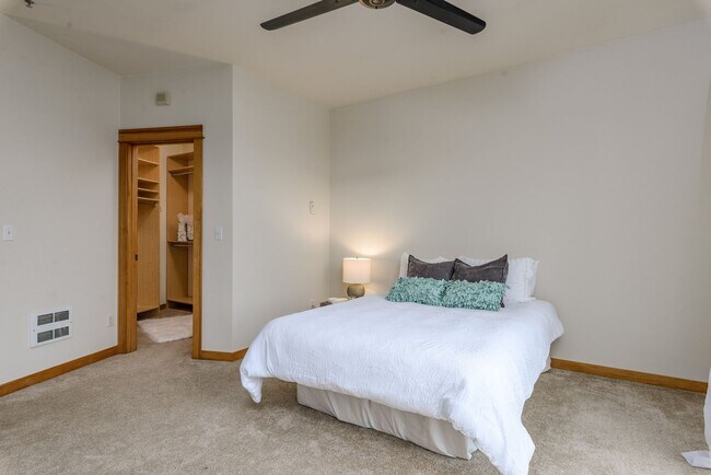 Building Photo - Stunning Downtown Condo
