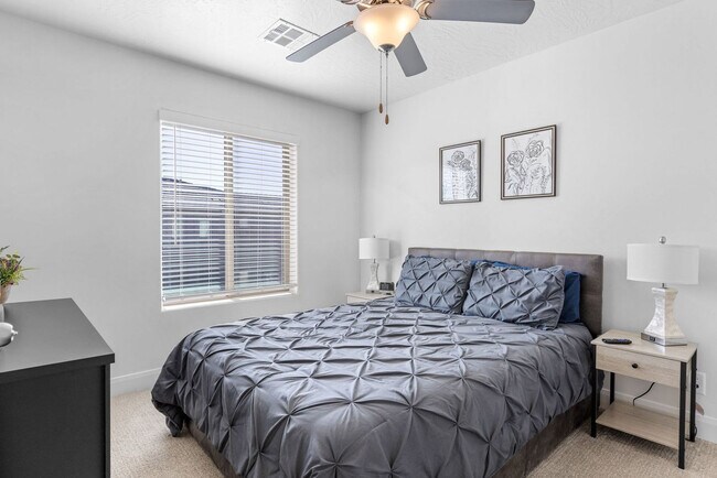 Building Photo - 350 W Old Hwy