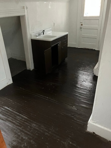 Building Photo - 1614 Oak St