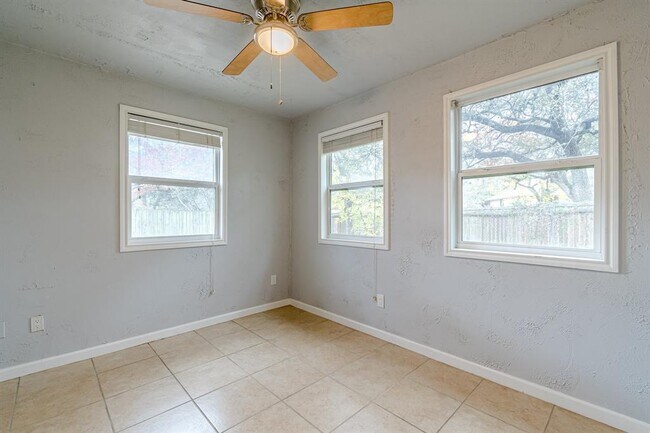 Building Photo - 8 Spalding Cir
