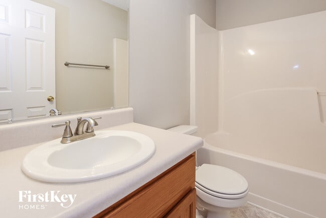 Building Photo - 3613 Edgeview Dr