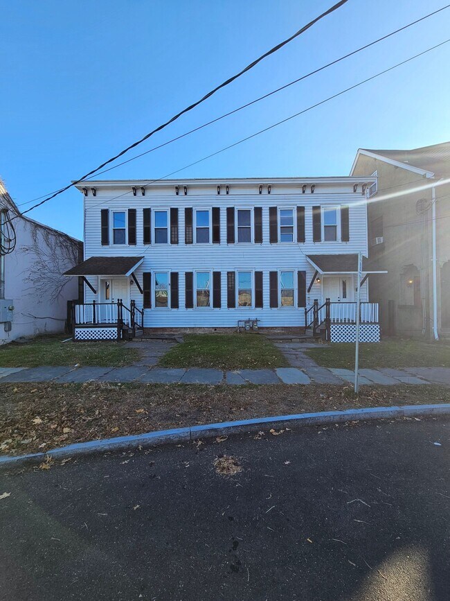 Building Photo - 3 Bedroom Apartment - Kingston, NY