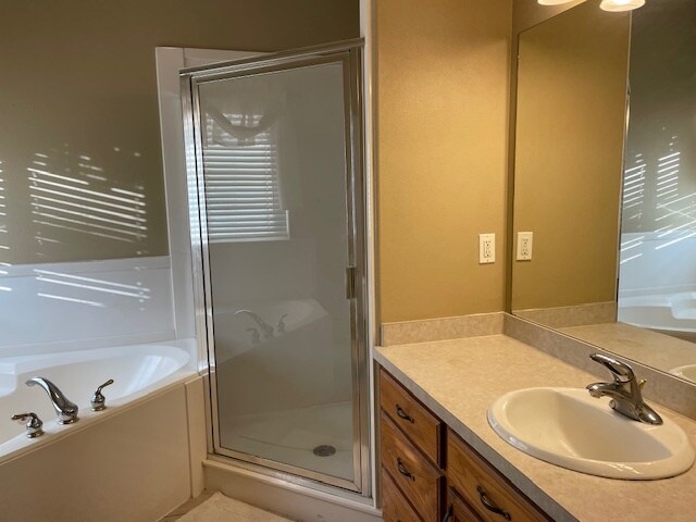 Master Bath - 3911 W Monson Pl