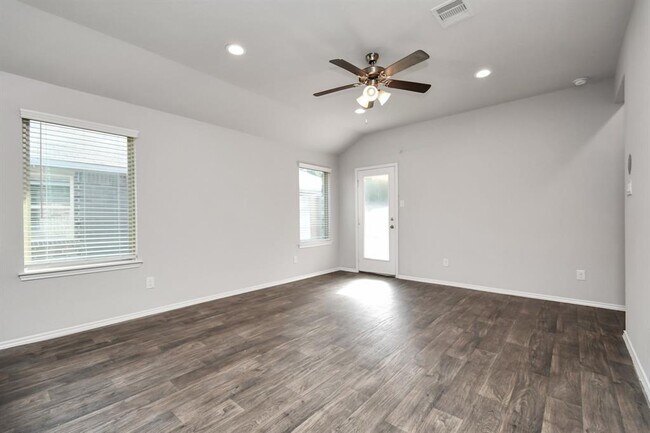Building Photo - 9882 Laurel Lake Dr