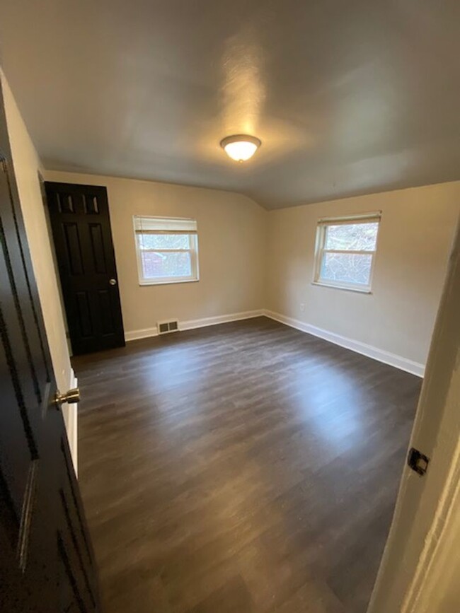 Building Photo - Now Leasing: 3BR Home in Pittsburgh, PA! A...