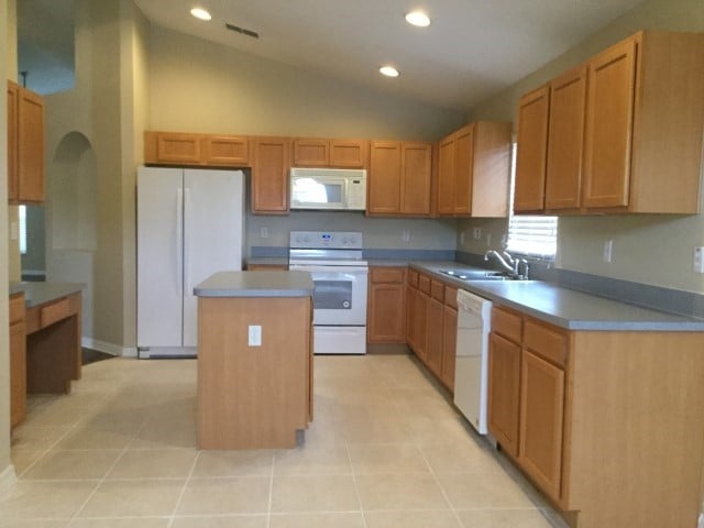 Building Photo - 1072 Bluegrass Dr