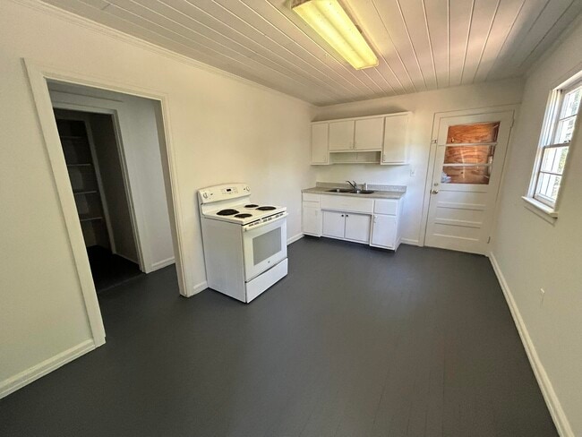 Building Photo - 209 Griffith Ave E