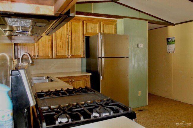 Building Photo - 1304 Breezy Dr