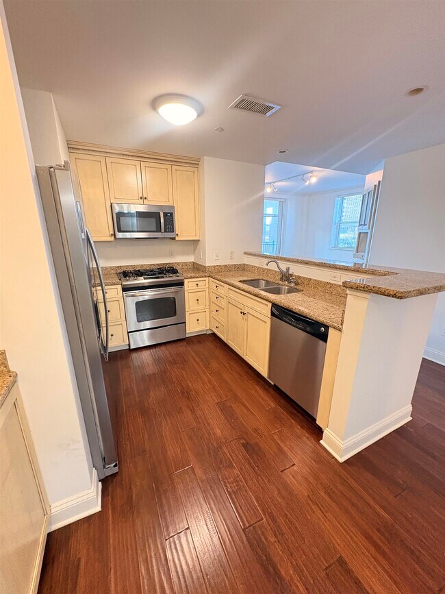 Building Photo - 127 Madison Ave