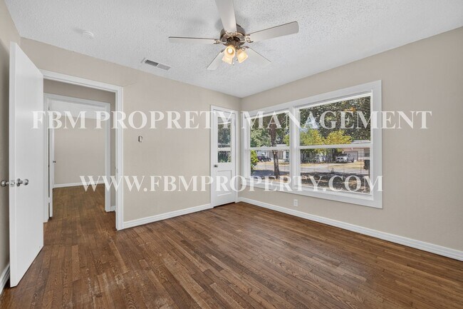 Building Photo - 2358 Norwood Dr