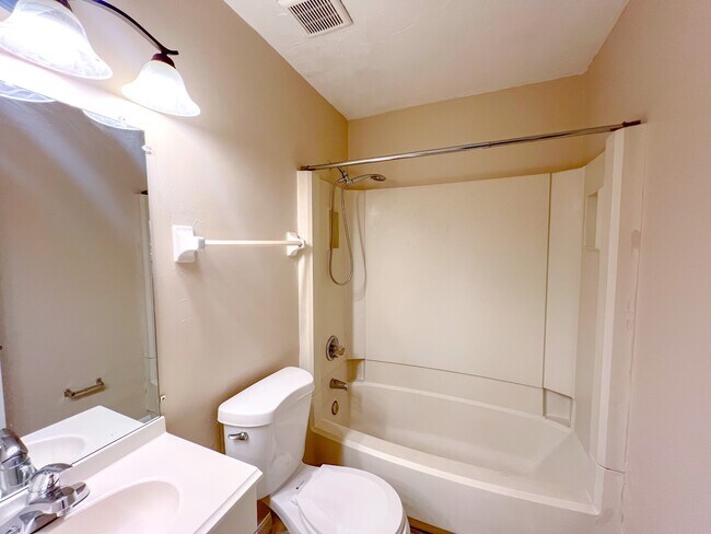 Building Photo - 703 SW 69th Terrace