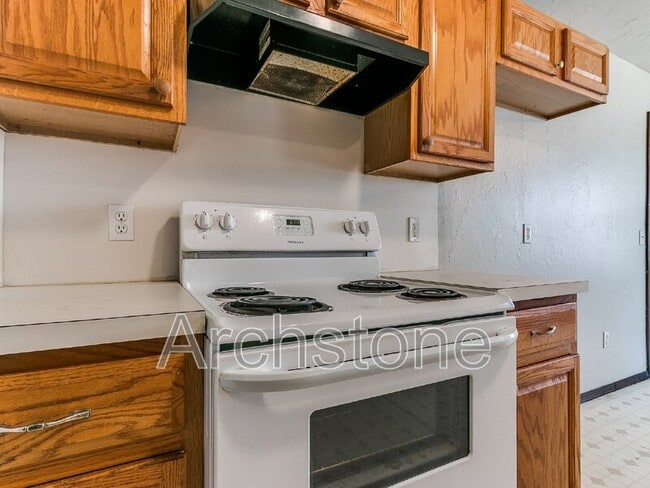 Building Photo - 5216 Coble St