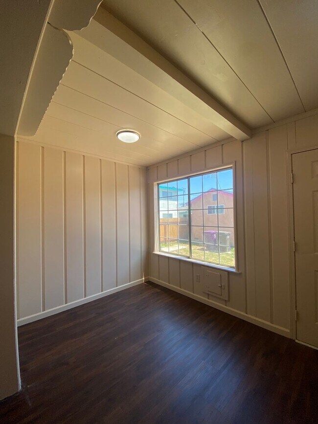 Building Photo - M120