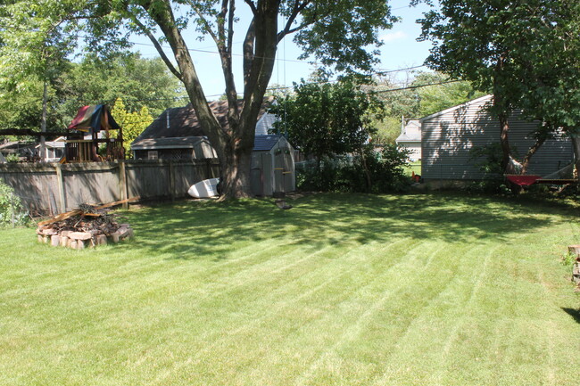 Building Photo - 63 Holly Dr
