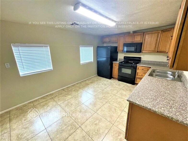 Building Photo - 2039 E Osborn Rd