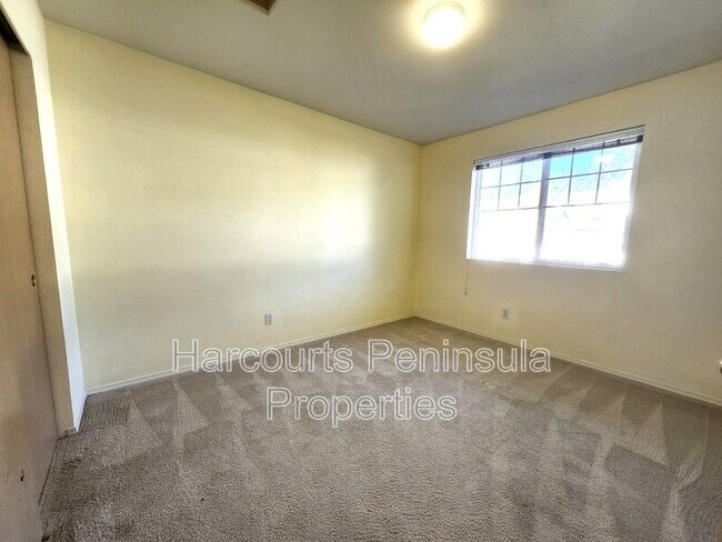 Building Photo - 1598 Seasons Ln NW