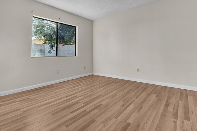 Building Photo - 1688 Bruin St