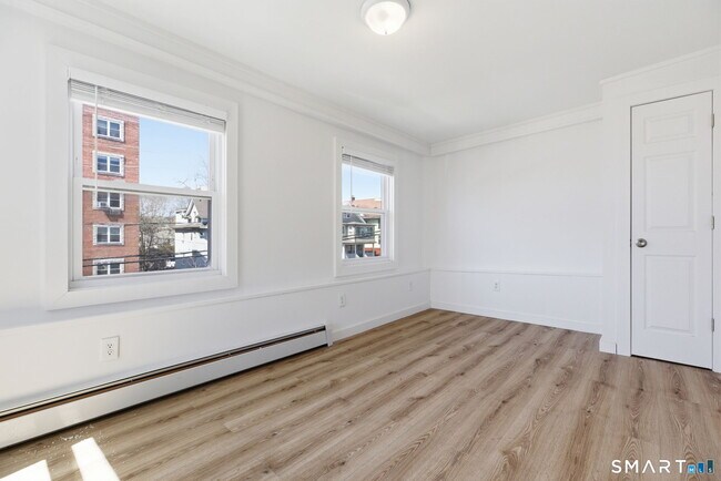 Building Photo - 21 Quintard Terrace