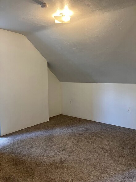 Building Photo - 5819 Bartlett St