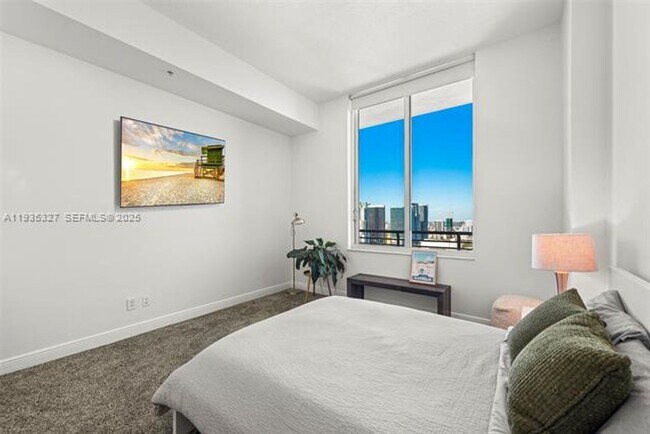 Building Photo - 335 S Biscayne Blvd