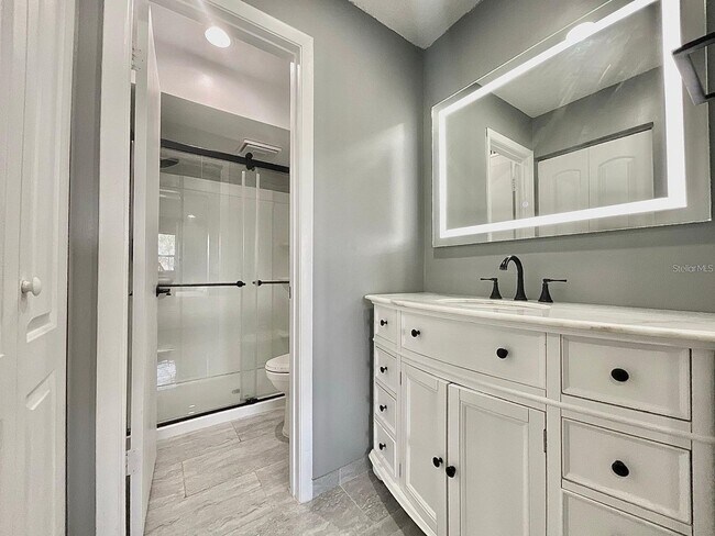Building Photo - 6062 Willowpointe Cir