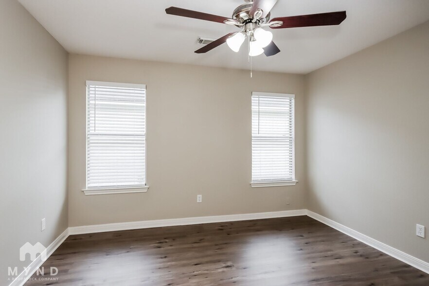 Building Photo - 598 Orangewood Dr