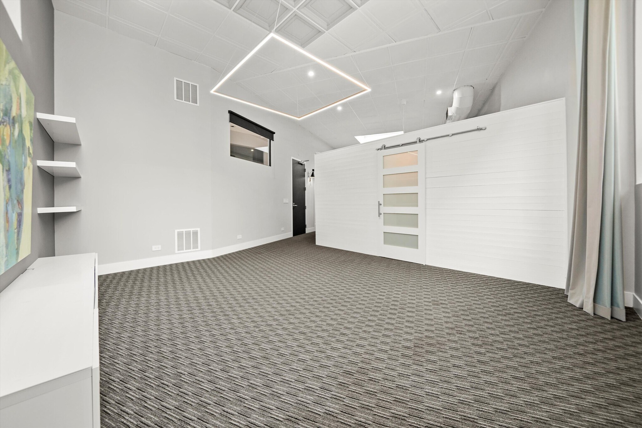 Building Photo - 300 N Ogden Ave