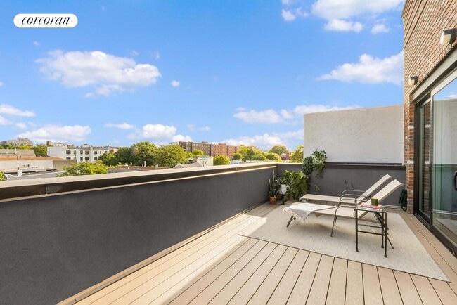 Building Photo - 897 Herkimer St