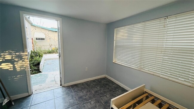 Building Photo - 2318 Washington St