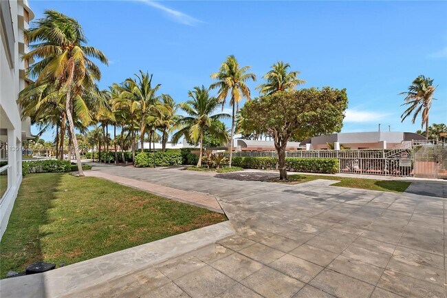 Building Photo - 2401 Collins Ave