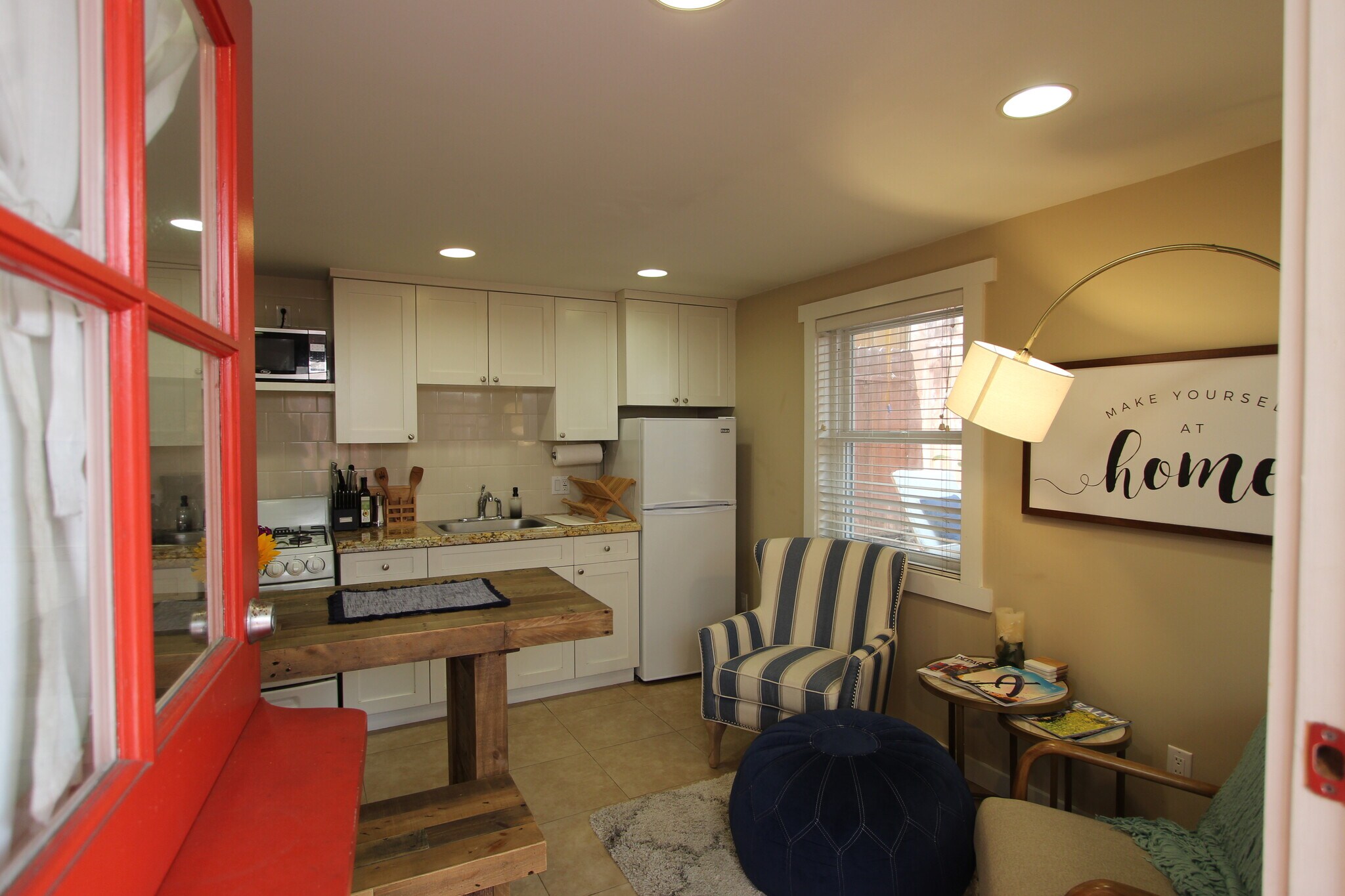 Building Photo - 806 Bayview Dr