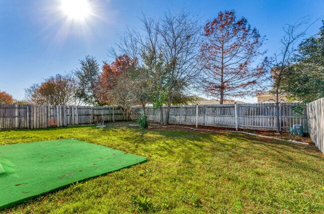 Building Photo - Adorable 3-Bed with Open Floor Plan & Dream Backyard