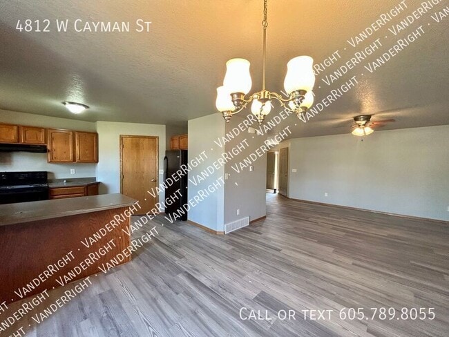 Building Photo - 4812 W Cayman St