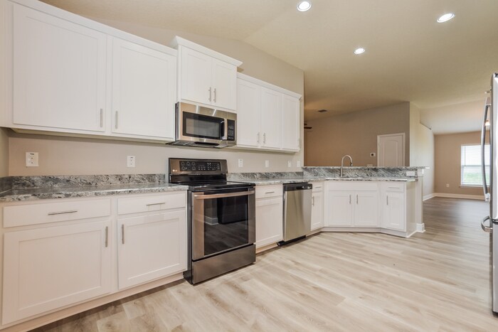 Building Photo - 804 Chelsea Ave