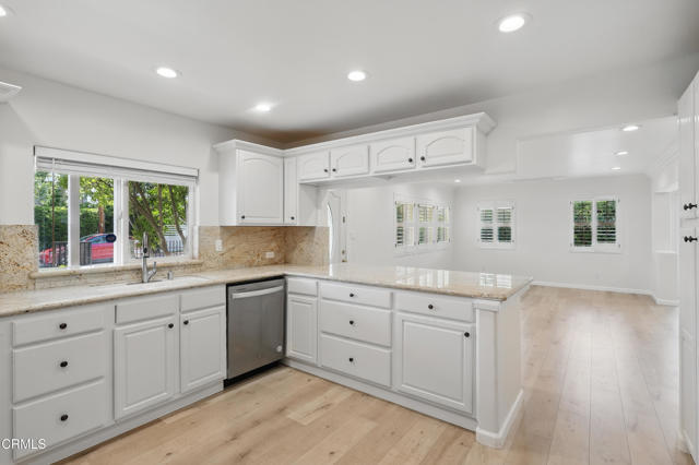 Building Photo - 10305 Floralita Ave