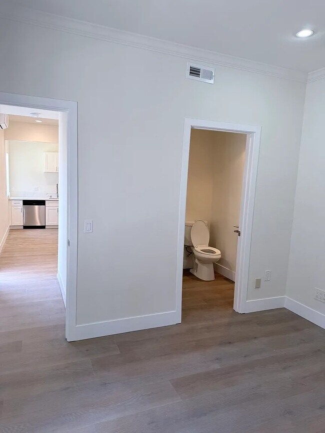 Building Photo - 4686 Whispering Woods Ct
