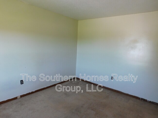 Building Photo - 2439 Hwy 411