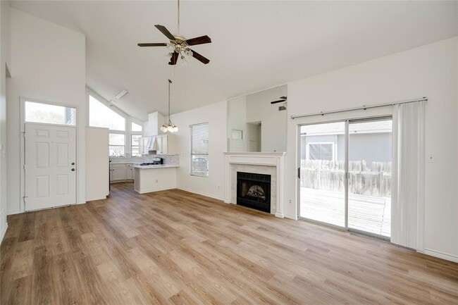 Building Photo - 2007 Castle View Dr