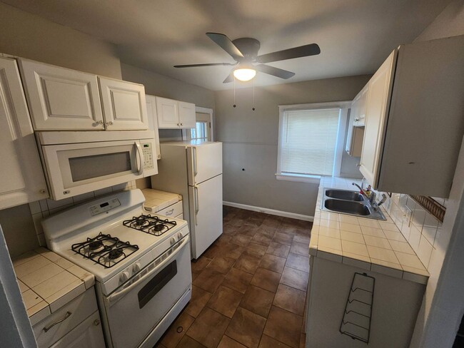 Building Photo - Spacious 3-Bedroom Single-Family Home Avai...